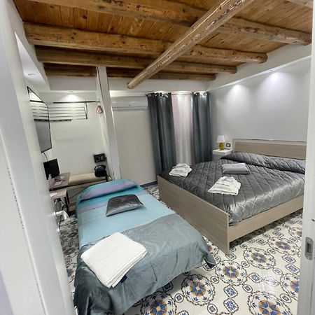 Mini Appartamenti Ballaro Rooms Палермо Екстериор снимка