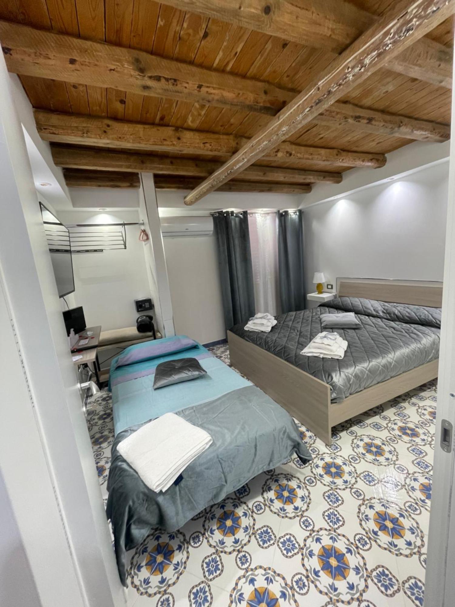 Mini Appartamenti Ballaro Rooms Палермо Екстериор снимка